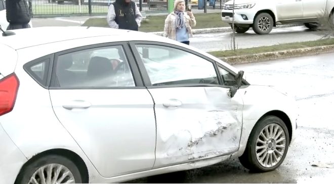 Violento choque en el barrio Austral entre un Ford Fiesta y una Renault Duster